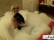 Elsa Jean shows off her pussy 7/16