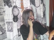 LA MUY INFIEL FOLLA CON SU HERMANASTRO MIENTRAS HABLA CON SU NOVIO POR LLAMADA 2/16