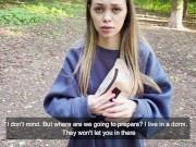 Девушка-студентка изучает анатомию на практике 1/16