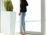 Round ass and that perfect girl next door look on this gorgeous new amateur 15/16