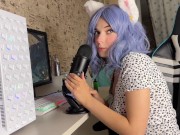 Молоденькая с синими волосами устроила мне ASMR и дала в попку 1/16