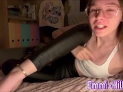 TEEN BLÄST und SQUIRTET aus ihrer Teeny Muschi mit riesigen Schamlippen!!! 8/16