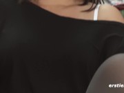 Ersties -Mona masturbiert sinnlich vor dem Fenster 3/16