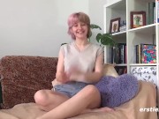 Ersties -22 Jahre alte Wienerin Sunny S masturbiert mit Anal-Dildo 2/16