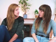 Ersties -Die Saarländerinnen Nicky F und Kate lecken und fingern sich gegenseitig 9/16