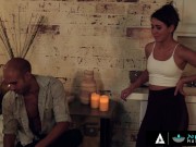 Hot Masseuse Takes Care Of Her Next Client 4/16