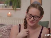 Ersties - Heißes Vergnügen mit verbundenen Augen und 4 sexy Mädchen 12/16