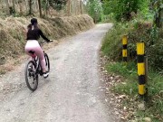 Paseo en bicicleta terminó con sexo duro en medio del bosque con mi nuevo amigo. 1/16