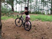 Paseo en bicicleta terminó con sexo duro en medio del bosque con mi nuevo amigo. 5/16