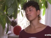 Ersties - Polyamore Lexi aus Berlin masturbiert sinnlich 13/16