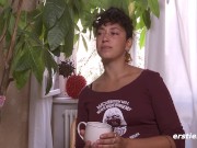 Ersties - Polyamore Lexi aus Berlin masturbiert sinnlich 3/16