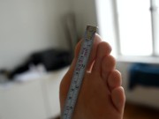 Who´s feet are better? Feet compare - Teaser 7/16