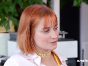 Ersties - Dolly stellt sich als Liebesspielzeug für Lola L zur Verfügung 10/16