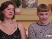 Ersties - Emma K und Amanita haben intensiven Spaß mit Dildo 11/16