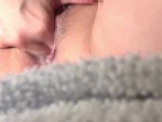 ガーゼでクリトリス磨きをしたら気持ち良すぎて子宮降りすぎ無限に潮吹いちゃう雑魚マンコ♥ 9/16