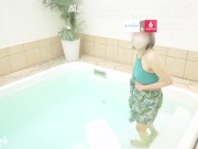 プールでビチョ濡れおまんこずらし生挿入　水着からはみ出る豊満おっぱいに大量ぶっかけ　日本人　カップル　立ちバック　主観　おっぱい　スタイル抜群　美女　ハメ撮り　個人撮影　手コキ　無修正 4/16