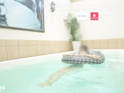 プールでビチョ濡れおまんこずらし生挿入　水着からはみ出る豊満おっぱいに大量ぶっかけ　日本人　カップル　立ちバック　主観　おっぱい　スタイル抜群　美女　ハメ撮り　個人撮影　手コキ　無修正 9/16