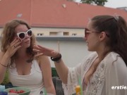 Ersties - Lesbische 4-er Pool-Orgie auf der Dachterrasse 11/16