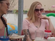 Ersties - Lesbische 4-er Pool-Orgie auf der Dachterrasse 3/16