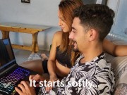 Gli squirto sul cazzo mentre mi sborra sulla figa dopo che ho scoperto il suo video game porco 3/16