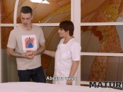 MATURE4K. Alluring chiropractor with dyed hair fools around with the man 2/16