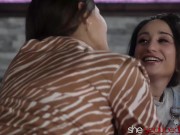 Thick Bella Rolland Seduces And Fucks Petite Isabella Nice 2/16