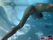 Kinky Cougar Pussy Plays On Outdoor Pool 10/16