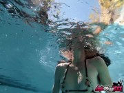 Kinky Cougar Pussy Plays On Outdoor Pool 6/16