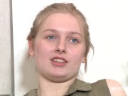 Ersties - 19- Blondine Ginny masturbiert zu Hause 12/16