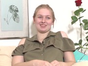 Ersties - 19- Blondine Ginny masturbiert zu Hause 5/16