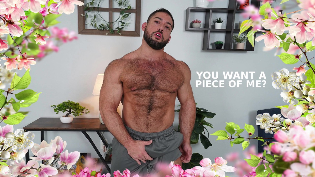 GUYSELECTOR - Beefcake Stud Mike Russo On Vacation, I'm Sure He'd Like