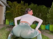 Entrenador me aconseja meterme una banana y su pene en el culo - JENIFER PLAY 3/16