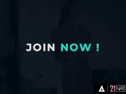 Gorgeous MILF Gets A Hot Facial After Intense Anal Sex 1/16