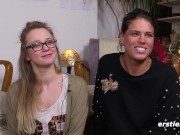 Ersties - Holly lädt die dominante Cataleya zu sich nach Hause ein, um gefingert zu werden 2/16