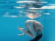 Sexy Hungarian Fernanda Swims With Nude Passion 4/16