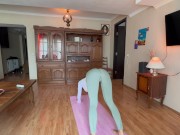 Я помог мачехе с растяжкой - она помогла мне снять напряжение. (With subs) 1/16