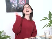 Ersties - Die 20-jährige Lia aus Magdeburg masturbiert mit Fingern und Analplug 2/16