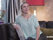 Ersties - Die blonde Sandy S macht es sich selbst mit einem G-Punkt-Dildo 2/16