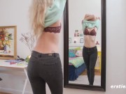 Ersties - Die blonde Sandy S macht es sich selbst mit einem G-Punkt-Dildo 3/16