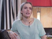 Ersties - Die blonde Sandy S macht es sich selbst mit einem G-Punkt-Dildo 8/16