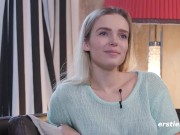 Ersties - Die blonde Sandy S macht es sich selbst mit einem G-Punkt-Dildo 9/16