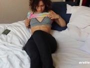 Ersties - July nimmt sich viel Zeit für sich selbst und masturbiert mit Glasdildo 3/16