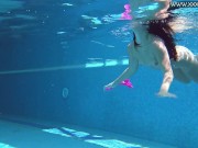 Sunny weather swimming pool session Jessica Lincoln 13/16